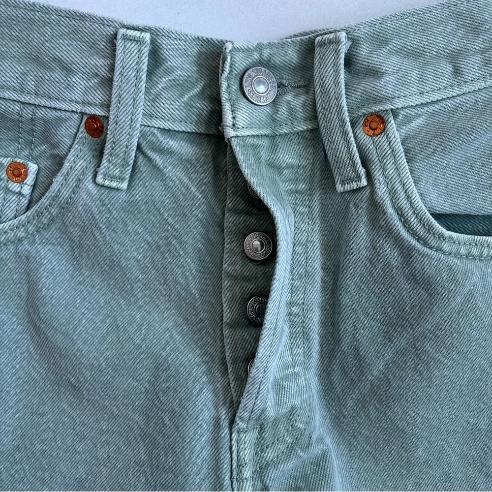 Levi’s Dusty Lily Pad Raw Hem Buttonfly Denim Jean Shorts Olive Green Size 27